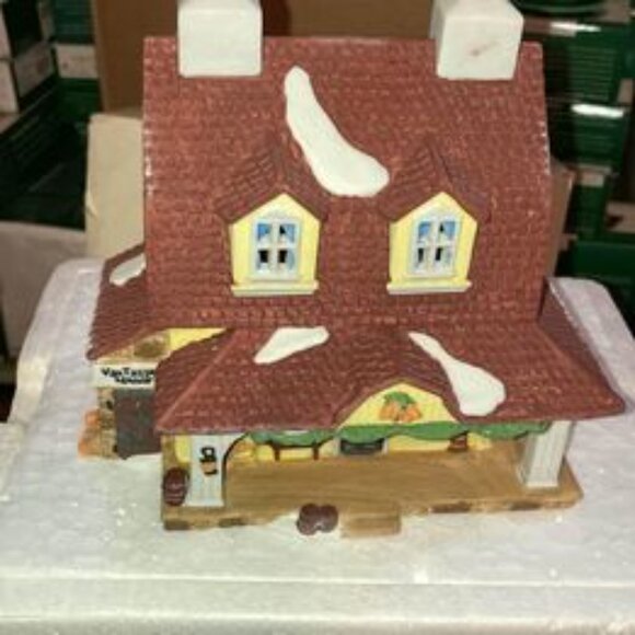 Department 56 New England Village series sleepy Hollow Van tassel manor - Picture 1 of 6